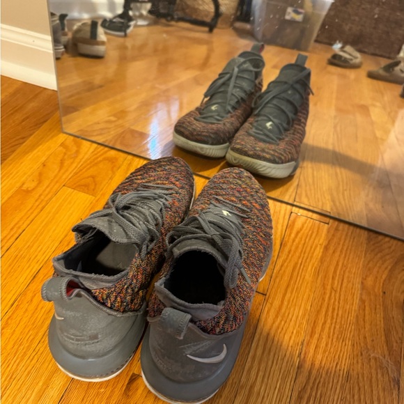 Nike LeBron 16 Men’s Sneakers Sz 12 - Picture 2 of 7